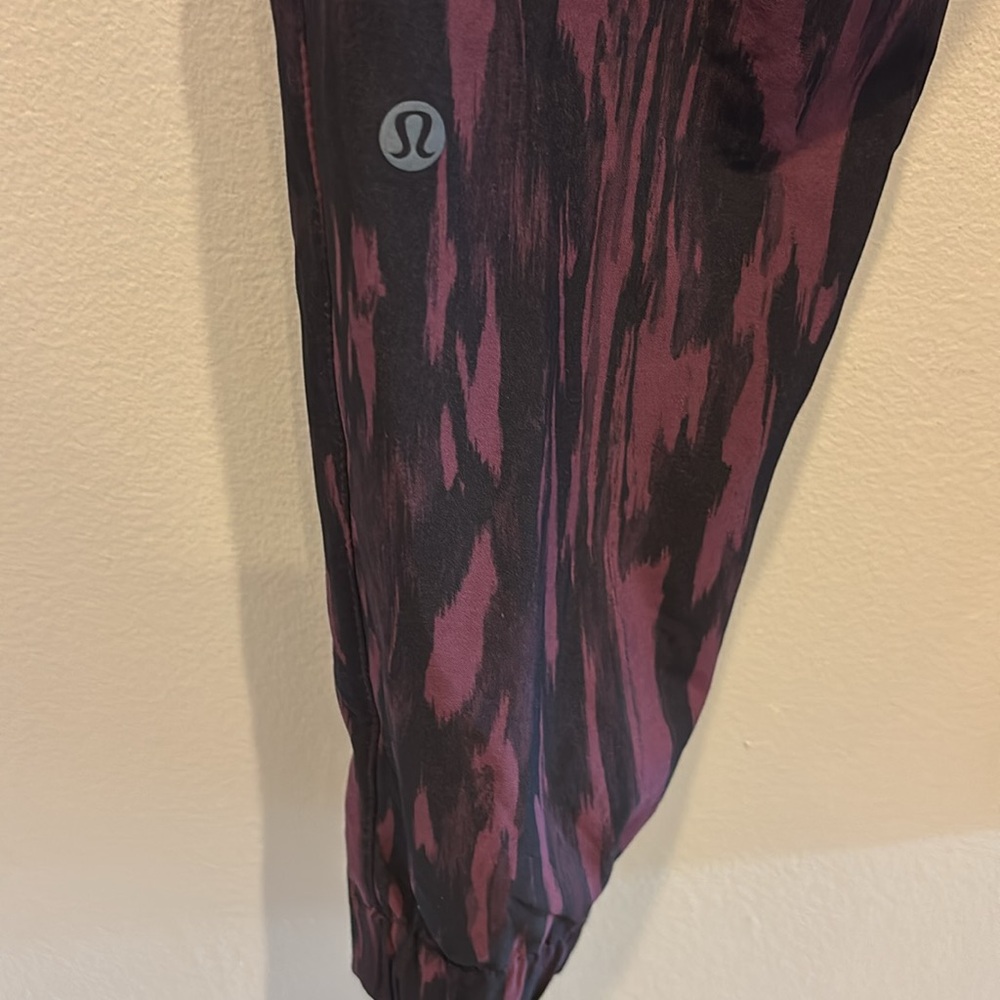 lululemon athletica joggers NWOT size 2 - Picture 13 of 15